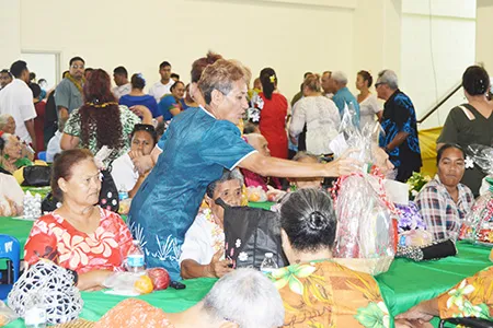 Faauifono Vaitautolu, giving out gift baskets to senior citizens