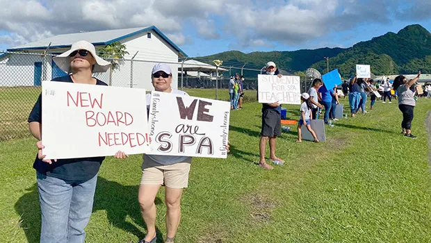 SPA teachers on strike holding signs
