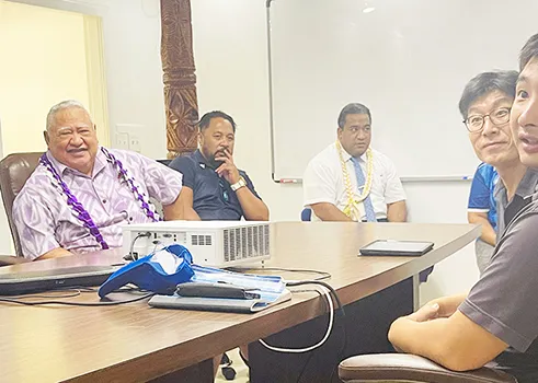 Tuilaepa and tarKist Samoa Plant Director/General Manager Injoo Ha