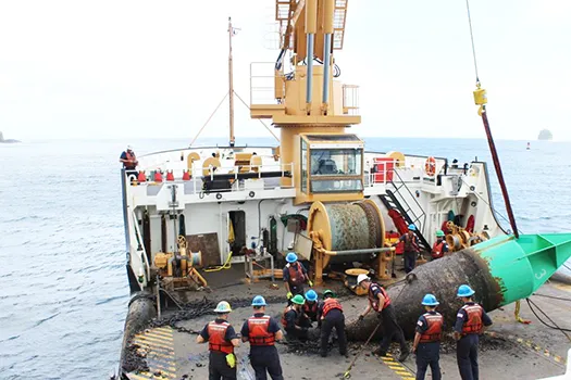Juniper's crew servicing the green bouy at the entrance to Pago Pago harbor.
