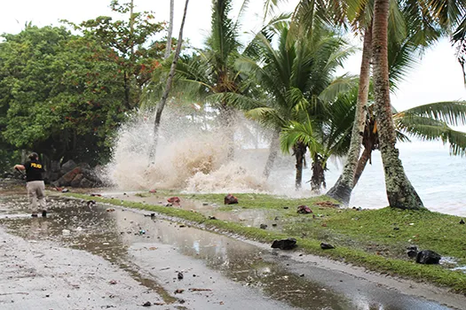Surf over the road near Laulii