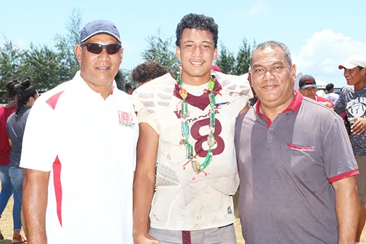 The ‘Sophomore’ quarterback for the Warriors, Francisco Mauigoa (8) posing with his father Fa’alialia Mauigoa (left) and his uncle