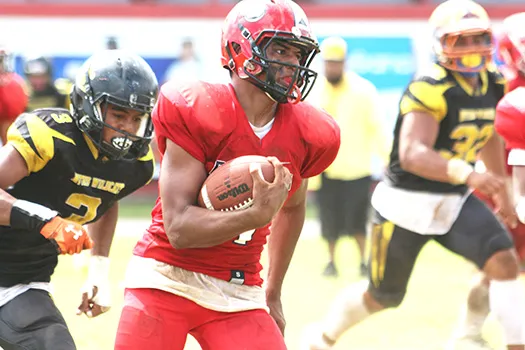 Manuita Sofeni of the Faga’itua Vikings turning this one upfield 