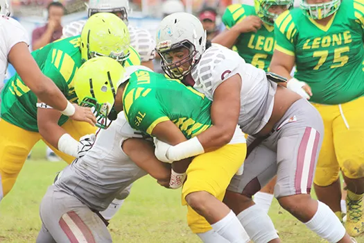 Warriors inside linebackers Elden Titania and Setefano Galea’i 