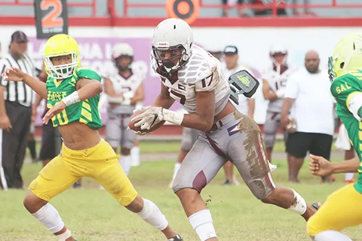 Frank Mulipola weaving his way through midfield 
