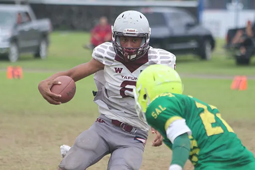Francisco Mauigoa rolling out to the sidelines
